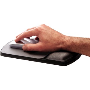9374001-premium-gel-angleadjustable-mousepad-inuse-052621a397